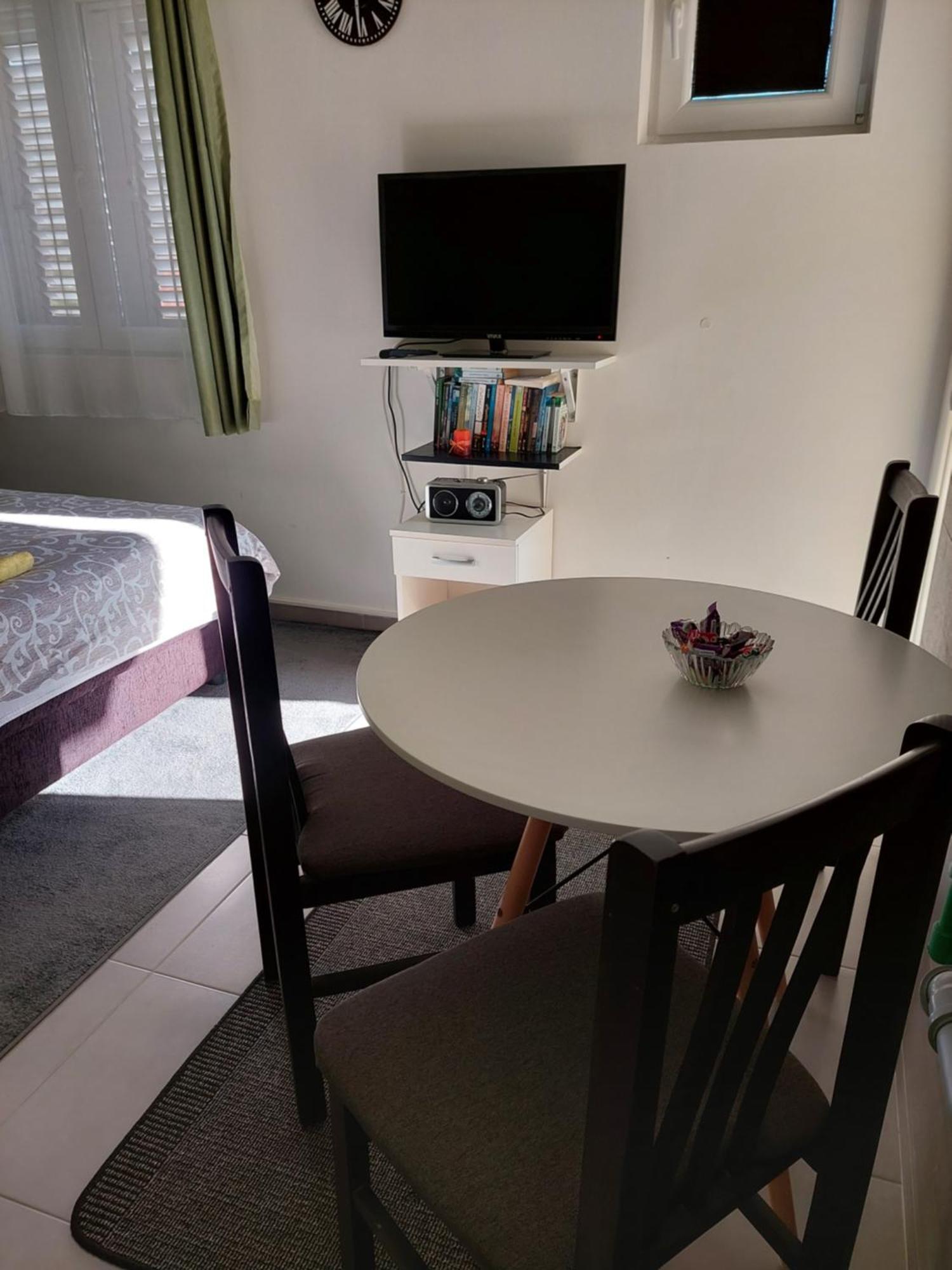 Apartmani Irena Τίβατ Δωμάτιο φωτογραφία